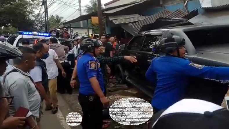 Detik-detik Kecelakaan Mobdin Bupati Kuningan, Korban Tergeletak di Jalan
