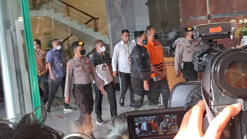 Rafael Alun Ditahan, Langsung Diborgol dan Kenakan Rompi Tahanan
