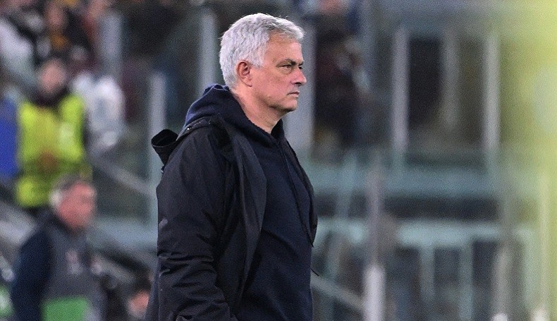 Dikaitkan Kembali ke Chelsea, Jose Mourinho Tak Tutup Peluang