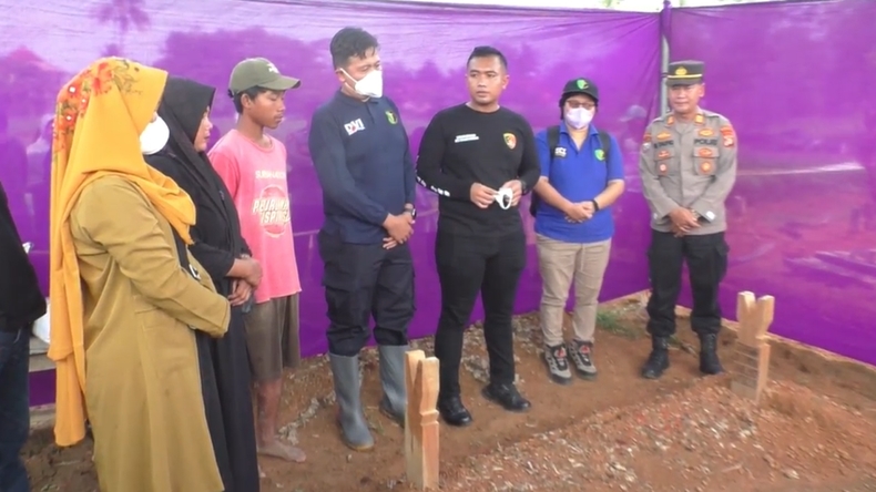 Makam Istri yang Diracun Suami di Tulang Bawang Dibongkar Polisi