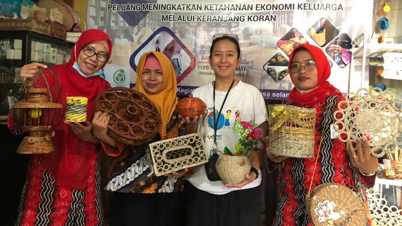 MNC Peduli Daur Ulang Sampah Kertas bersama Perempuan Kepala Rumah Tangga di Bekasi