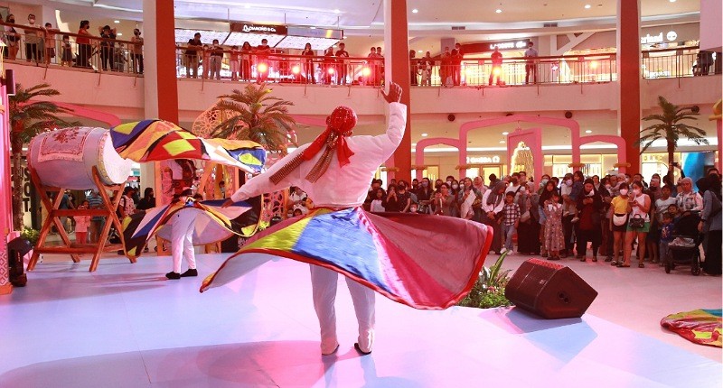 Ide Ngabuburit di Mal, Ada Masjid Pink yang Mirip di Filipina hingga Menikmati Sufi Dance