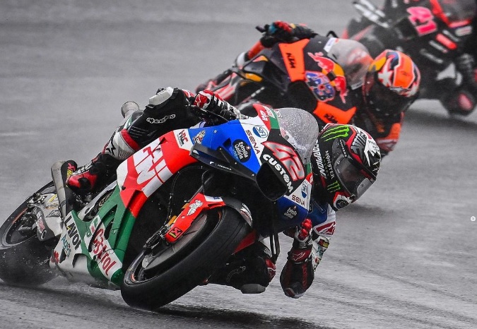 Konyol! Alex Rins Salahkan Helmnya usai Melempem di MotoGP Argentina 2023