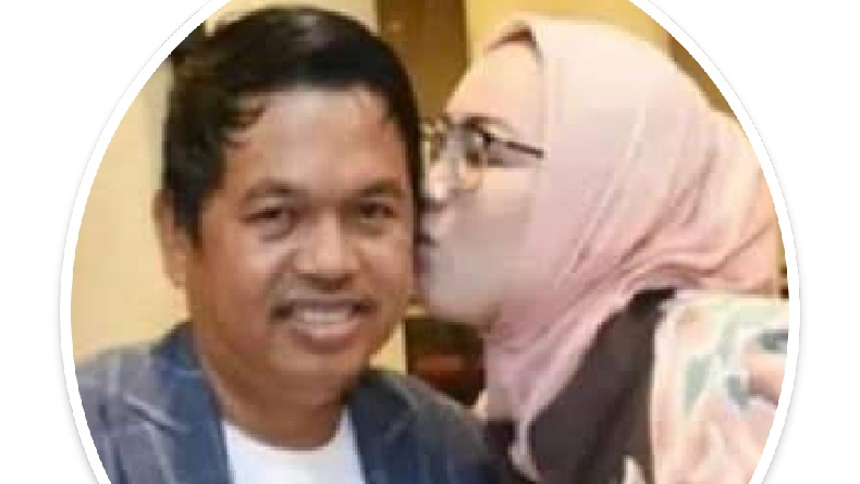 Resmi Cerai tapi Belum Move On, Dedi Mulyadi Pasang Foto Profil Dicium Anne di Akun Medsos