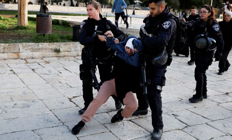 Serbu Masjid Al Aqsa, Polisi Israel Tangkap 350 Warga Palestina yang Bertahan