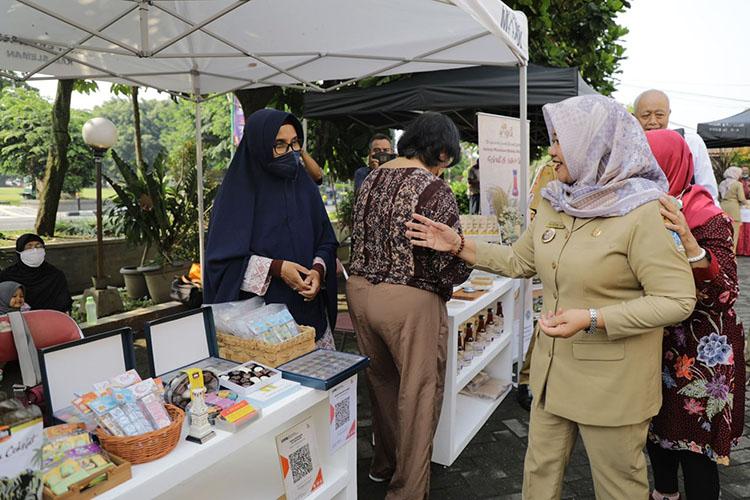 Bupati Sleman Kustini Sri Purnomo Ajak Masyarakat Gunakan Produk UMKM untuk Parcel Lebaran