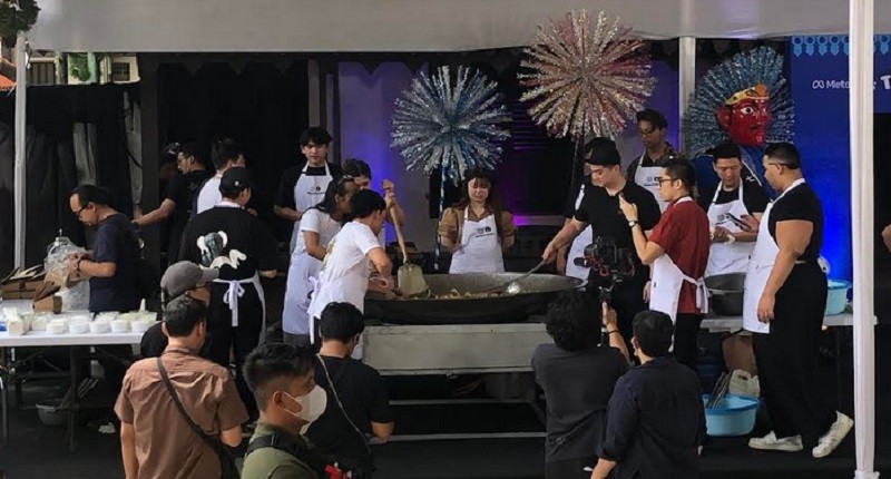 Keseruan Aksi Tumpah Ruah Berkah di Desa Wisata Condet, Berbagi Menu Buka Puasa Dalam Porsi Besar