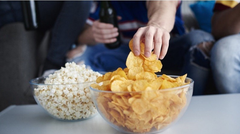 Jangan Langsung Makan Berat saat Buka Puasa, Coba Camilan Ini untuk Mengembalikan Gula Darah