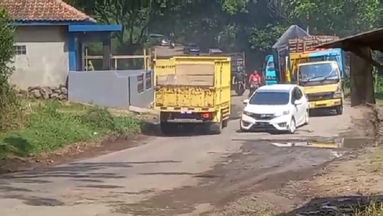 Jalur Selatan Majalengka Rusak Parah, Jalan Penuh Lubang