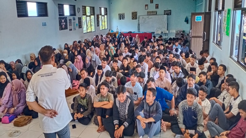 Pesantren Jurnalistik Ramadhan PWI KBB Beri Edukasi Siswa Tangkal Berita Hoaks