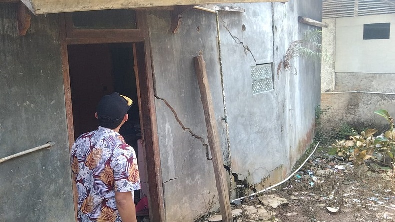 Cisalak Majalengka Berkali-kali Diterjang Tanah Bergerak, 50 Rumah Rusak