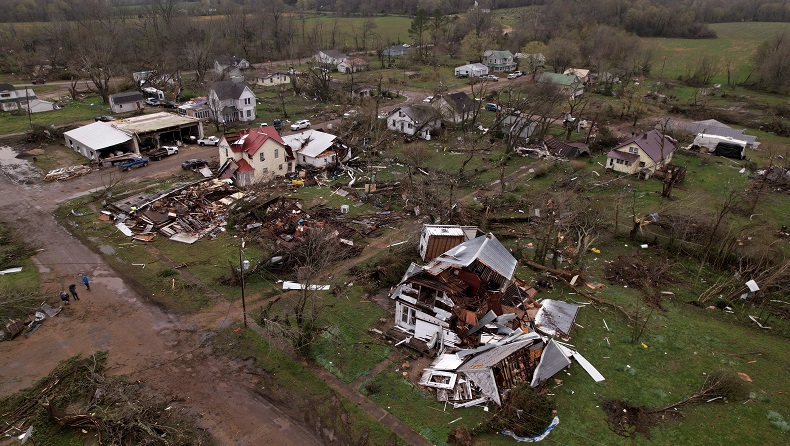 Angin Tornado Ngamuk Pagi Dini Hari, 5 Orang Tewas