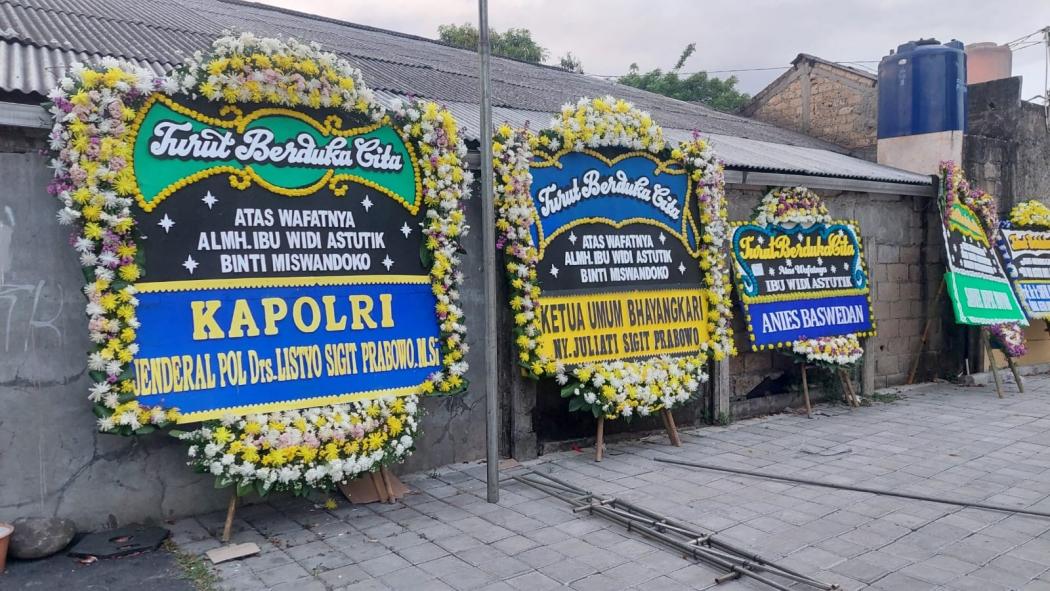 Istri Meninggal Dunia, Rumah Wakapolri Dipenuhi Karangan Bunga