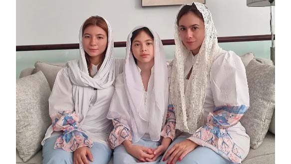 5 Ide Outfit Lebaran Ala Wulan Guritno, Ada Dress Kimono hingga Tunik