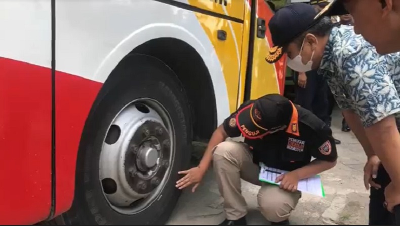 Inspeksi Angkutan Lebaran di Bojonegoro, Petugas Temukan 2 Bus Tak Layak Jalan