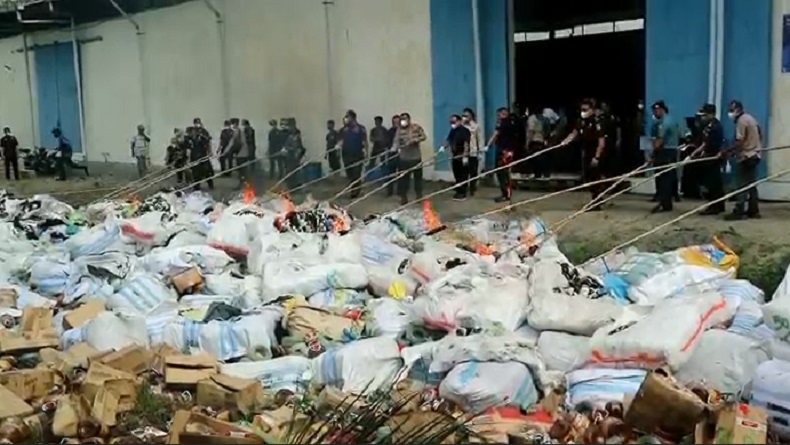 Bea Cukai Teluk Nibung Musnahkan Barang Impor Bekas Ilegal senilai Rp4,3 Miliar