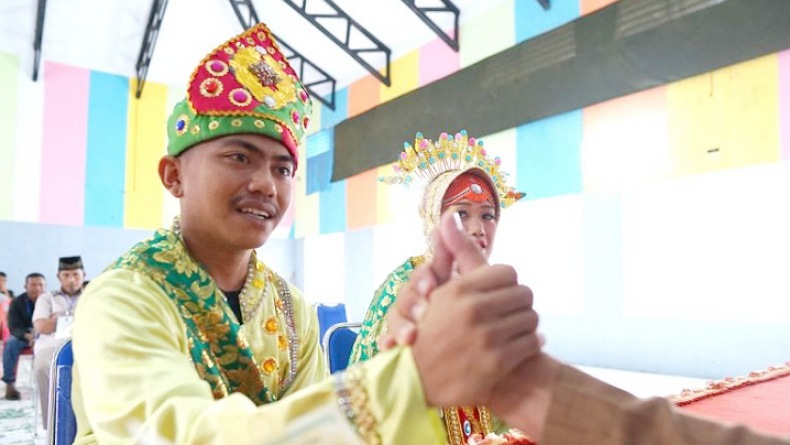 Mengharukan, Tahanan Lapas Gorontalo Menikah sambil Kenakan Pakaian Adat