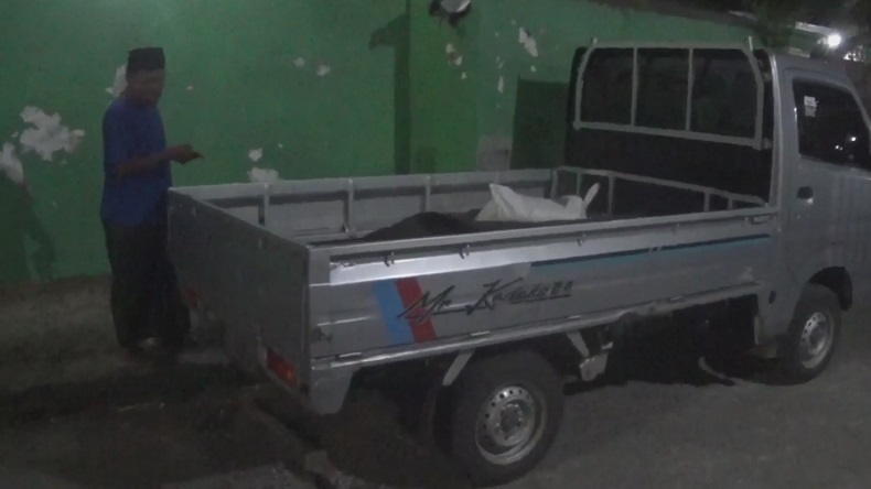 Bangkalan Geger, Bayi Baru Lahir Ditemukan Tergeletak di Mobil Pikap saat Tarawih