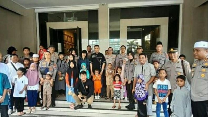 Sambut Lebaran, Polresta Manado Ajak Anak Yatim Belanja Pilih Sendiri Baju Baru