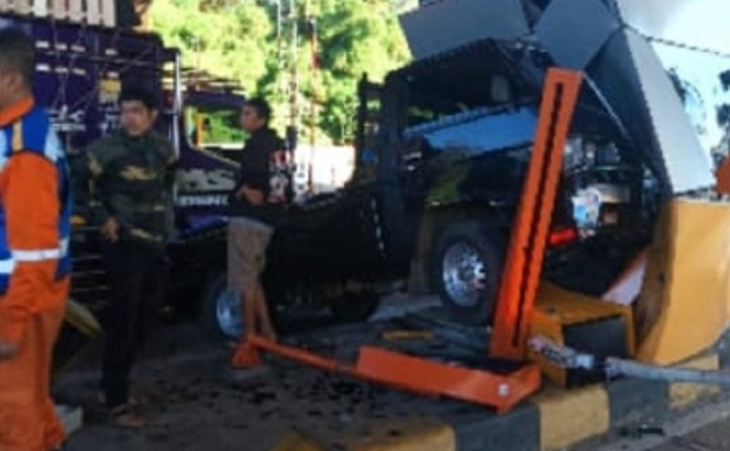 3 Kendaraan Tabrakan Beruntun di Tol Jagorawi gara-gara Truk Rem Blong