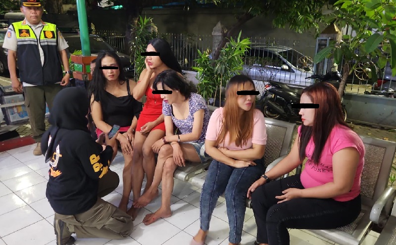Operasi Pekat, Satpol PP Amankan 3 Waria dan 2 PSK Mangkal di Jalan Inspeksi BKB