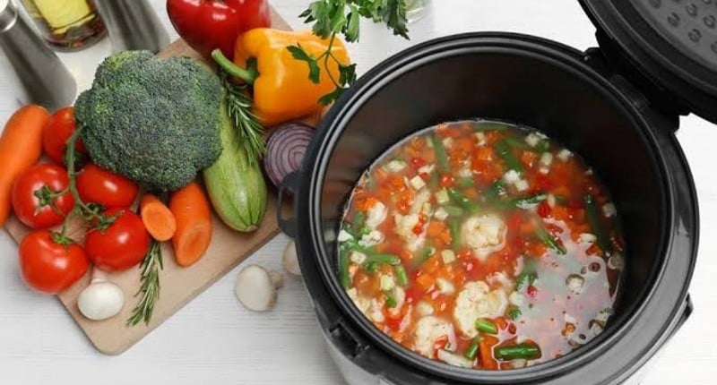 Tips Sajikan Menu Simpel Selama Bulan Puasa, Masak Sup dan Tumisan dengan Multicooker