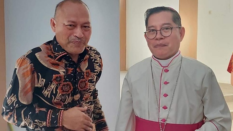 Monitoring Perayaan Paskah di Gereja Katedral, Kakanwil Kemenag Temui Uskup Manado Ucapkan Selamat Paskah