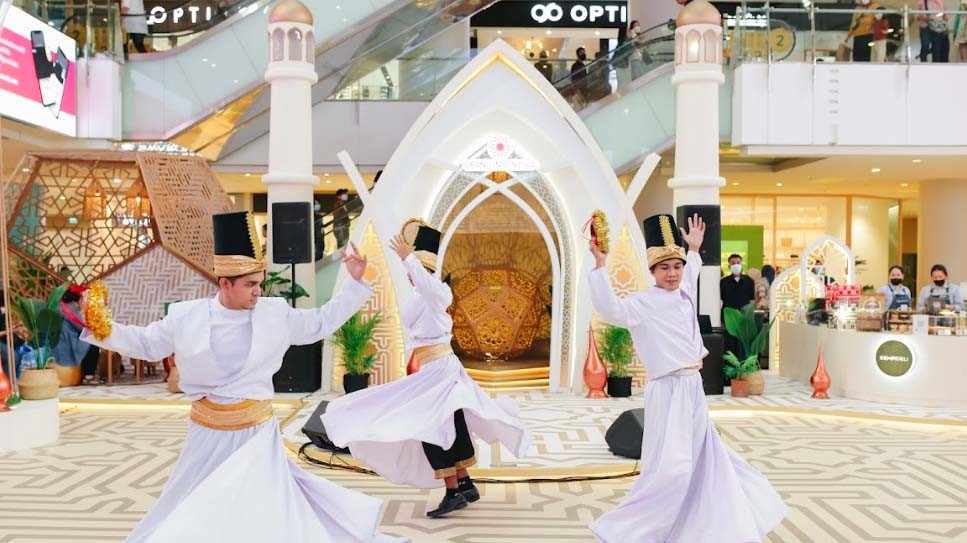 Ide Tempat Ngabuburit Seru Bareng Keluarga, Bisa ke Taman Kota hingga Nonton Sufi Dance 