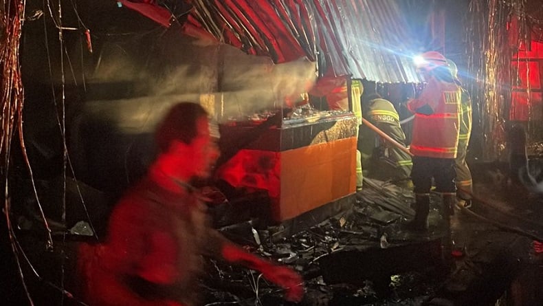 Kebakaran di Tebet, Warung Ayam Geprek Ludes Dilalap Api