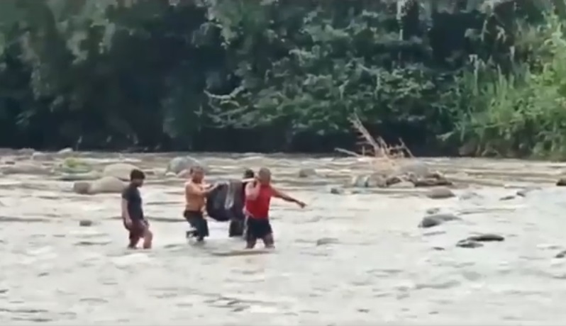 Mandailing Natal Geger, Mayat Lansia Ditemukan Mengapung di Sungai Batang Gadis