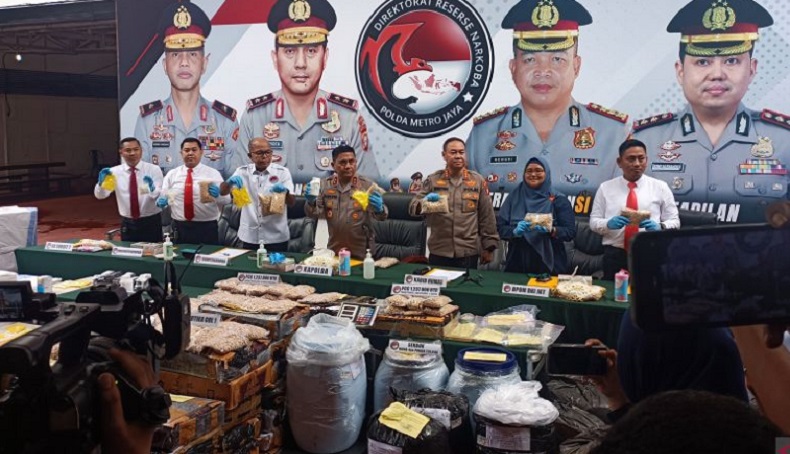 Polisi Sita 5 Juta Butir Obat Terlarang di Gudang Narkotika Bekasi, Ini Peran 3 Tersangka