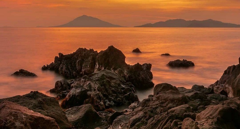 Indahnya Pantai Wartawan di Lampung, Berlatar Gunung Anak Krakatau, saat Surut Keluar Air Panas 