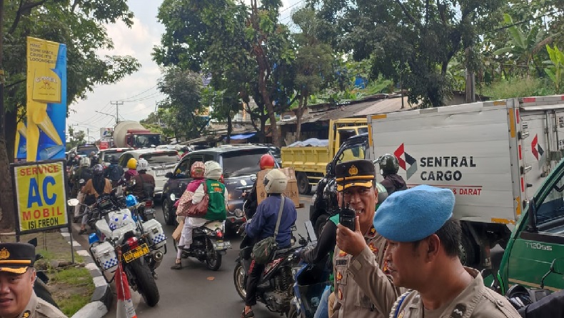 Loyalis Anas Urbaningrum Padati Lapas Sukamiskin Bandung, Lalu Lintas Macet 