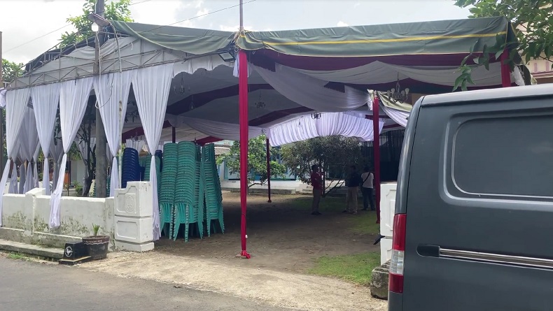 Suasana Rumah Ortu Jelang Kedatangan Anas Urbaningrum di Blitar, Tenda Hajatan Terpasang