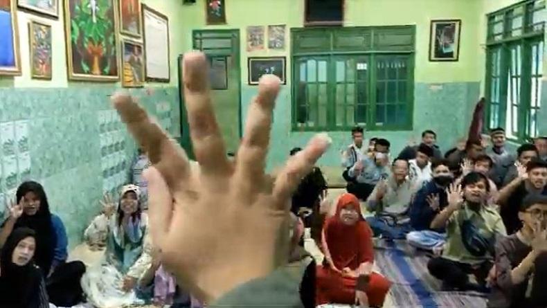 Tekun, Puluhan Penyandang Disabilitas Belajar Baca Alquran dengan Bahasa Isyarat 