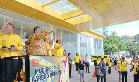 Lepas Ratusan Pemudik dari Kantor DPP, Airlangga: Golkar Banget