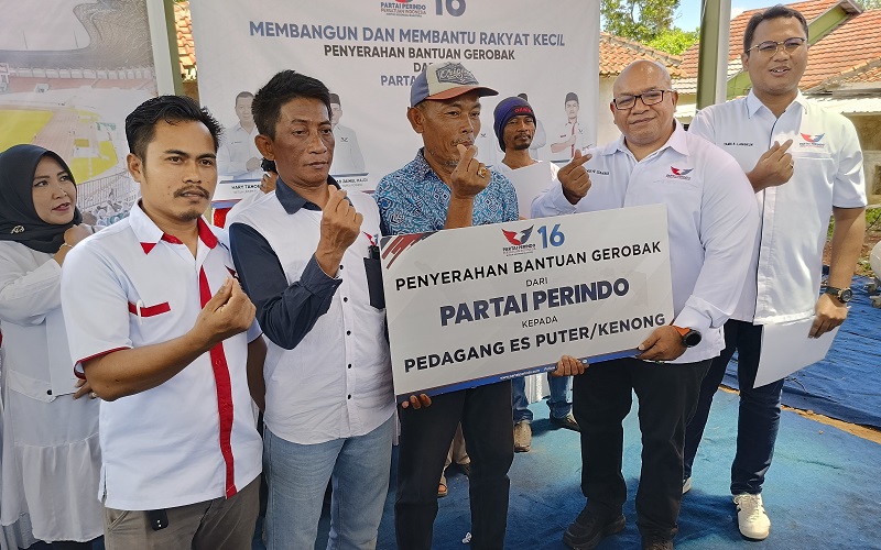 Bagikan Gerobak Partai Perindo di Ciseeng Bogor, Bacaleg Jabar Drisye Siahaya: Untuk Indonesia Sejahtera