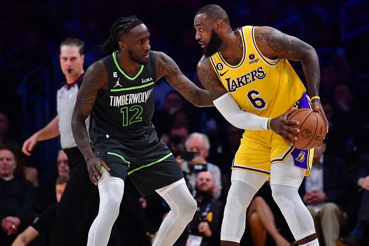 Hasil NBA Hari Ini: Menang Dramatis, LA Lakers ke Playoff NBA 2022/2023
