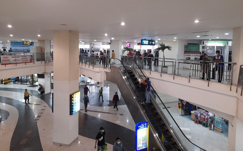 Mudik Lebih Cepat, Calon Penumpang Padati Terminal Pulo Gebang Hari Ini