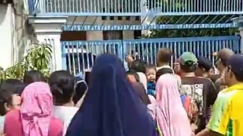 Viral Warga Antre THR Depan Rumah Mewah di Jaktim, Polisi Tegur Penyelenggara