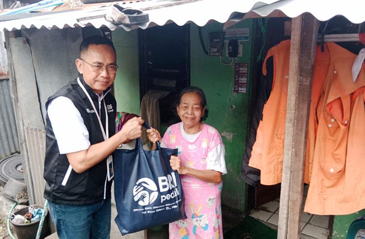 Berbagi Bahagia, BRI Regional Jogja Salurkan 1.188 Paket Sembako