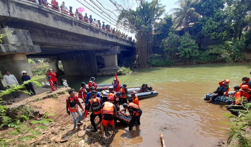 Lompat dari Jembatan, Nenek 74 Tahun Tewas Tenggelam di Sungai Sambong Batang