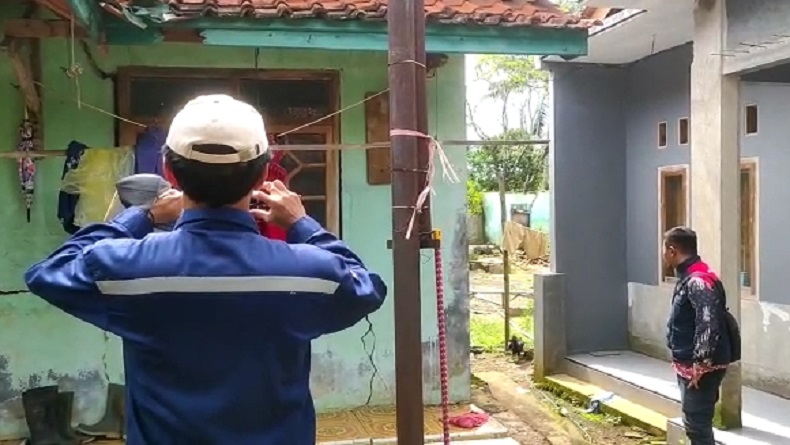 Tim Geologi Teliti Gerakan Tanah di Cisalak Majalengka, Ini Hasil Sementara