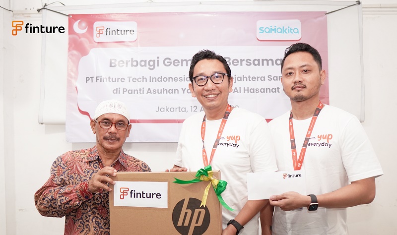 Peduli Literasi Digital Sejak Dini, Yup dan SamaKita Berbagi Laptop ke Panti Asuhan