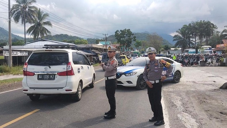 H-7 Lebaran, Ribuan Kendaraan Pemudik Melintas di Jalur Limbangan Garut