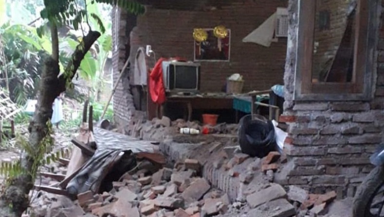 Diguncang Gempa Tuban M 6,9, 1 Rumah Warga di Jember Ambruk