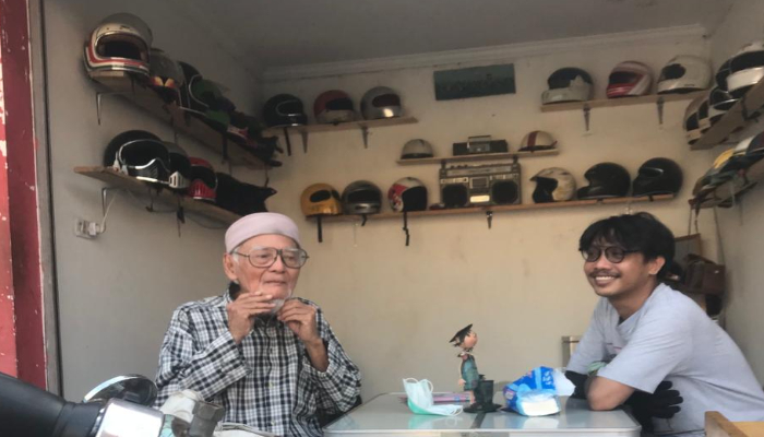 Pedagang Barang Bekas Ini Jual Helm dari Rp20.000 Jadi Rp2 Juta