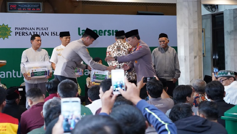 Sinergi Tanpa Batas, Kapolri dan Persis Sebar 30.000 Paket Sembako di Jawa Barat