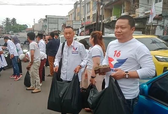 Peduli Masyarakat, DPW Partai Perindo Jambi Bagikan Takjil Gratis ke Pengguna Jalan