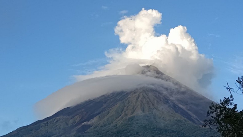 Status Gunung Karangetang di Sitaro Diturunkan dari Siaga Jadi Waspada